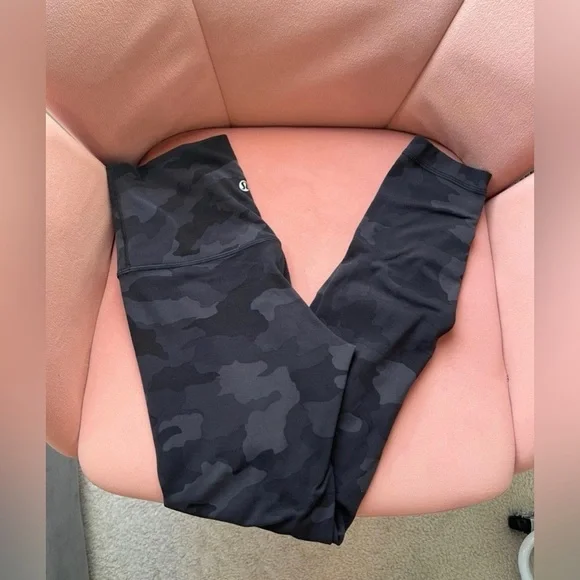Lululemon Align High Rise 25” Black Camo Coal Multi Leggings Size 4
